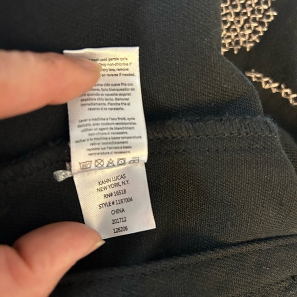 The Edit by Seventeen Love Me black jean jacket w/embroidered flowers Sz-M. W11 - Picture 12 of 14